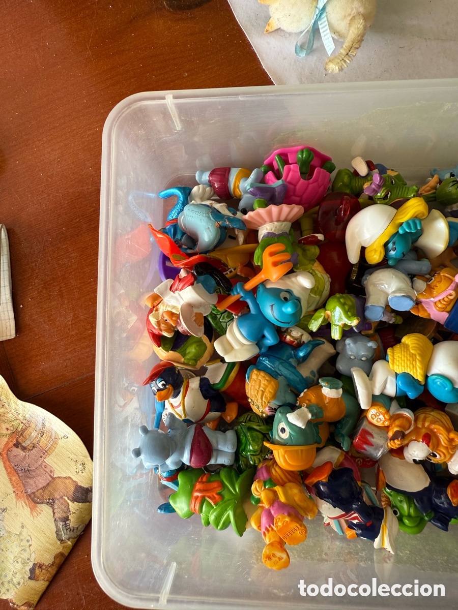 Figuras de goma Kinder: Caja llena de figuras de kinder - Foto 2