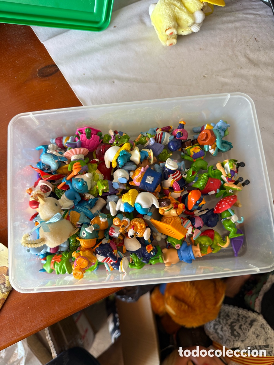 Figuras de goma Kinder: Caja llena de figuras de kinder - Foto 1