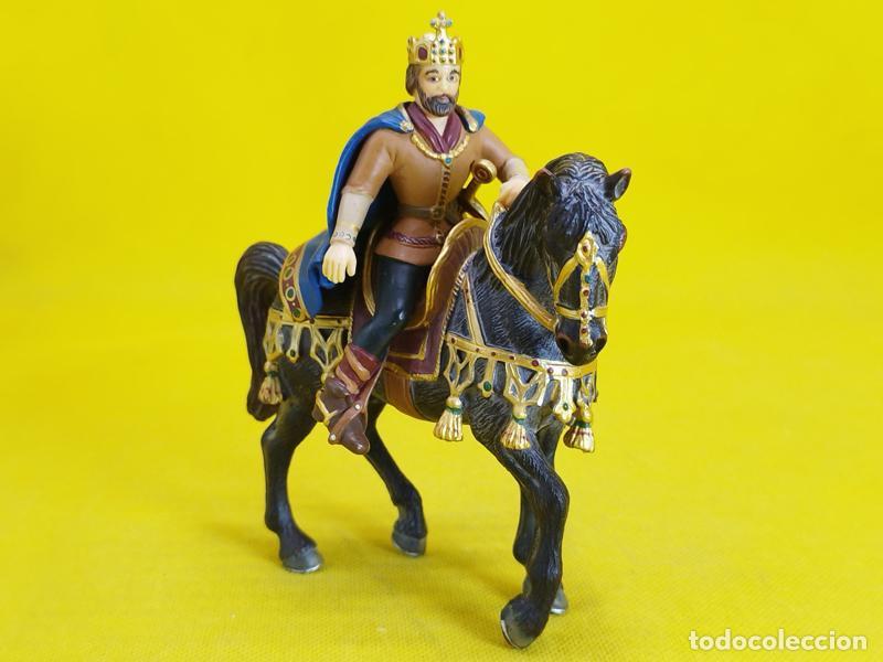 Figuras de goma y PVC: Schleich Rey a caballo 70049 - Foto 1