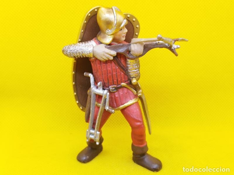 Figuras de goma y PVC: Schleich Ballestero medieval REF 70016 - Foto 2