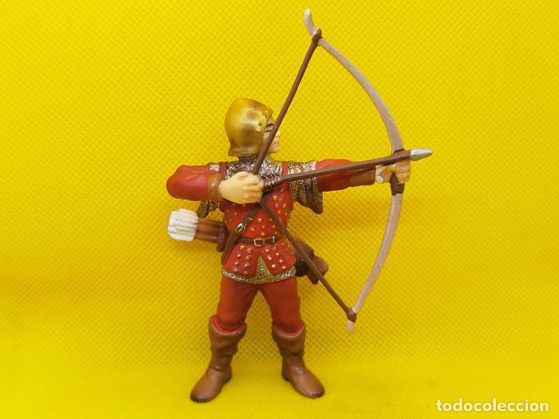 Figuras de goma y PVC: Schleich Arquero medieval de pie REF 70015 - Foto 1