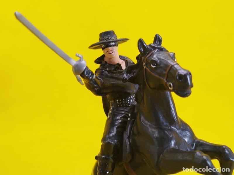Figuras de goma y PVC: Papo El Zorro a caballo - Foto 1