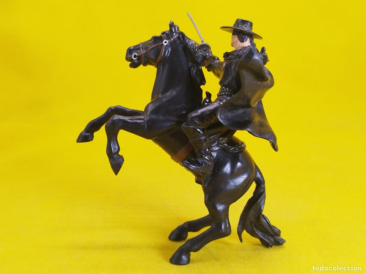 Figuras de goma y PVC: Papo El Zorro a caballo - Foto 3