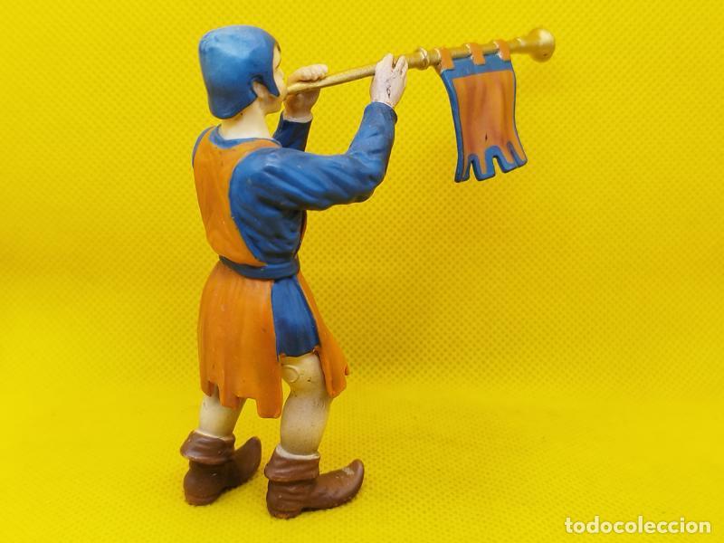 Figuras de goma y PVC: Schleich Trompetero medieval - Foto 3