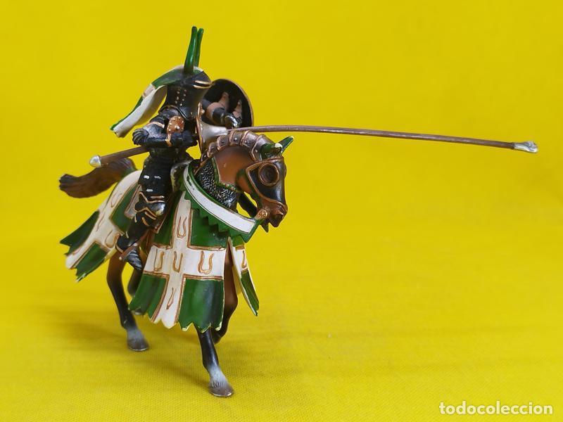 Figuras de goma y PVC: Schleich Caballero de torneo Taurus REF 70047 - Foto 5