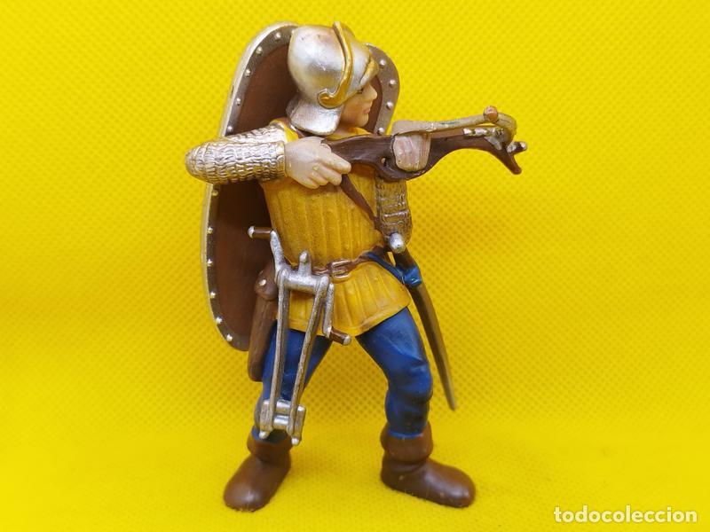 Figuras de goma y PVC: Schleich Ballestero medieval REF 70007 - Foto 2