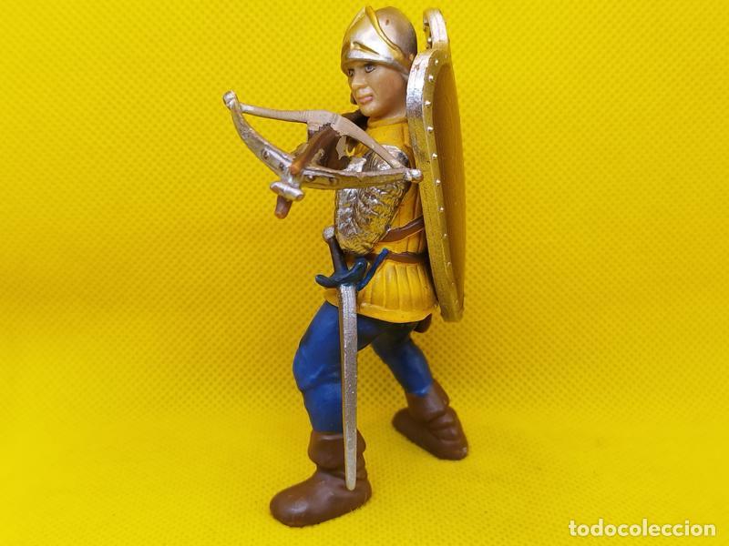 Figuras de goma y PVC: Schleich Ballestero medieval REF 70007 - Foto 3