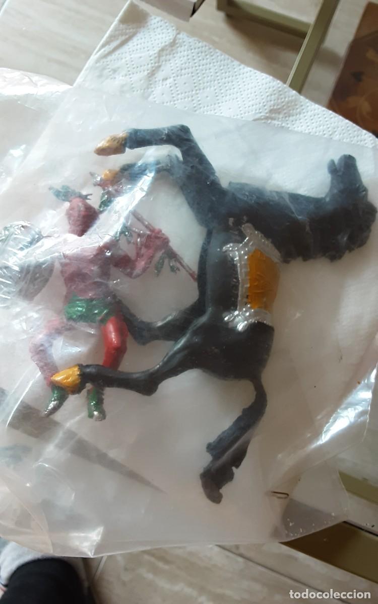 Figuras de goma y PVC: Figuras del oeste Raigon - Foto 1