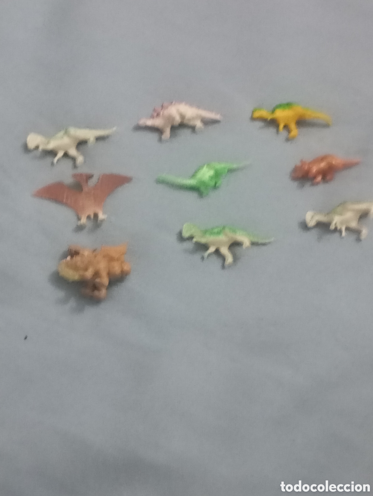 Figuras de goma y PVC: Varios dinosaurios de pl&aacute;stico peque&ntilde;os - Foto 1