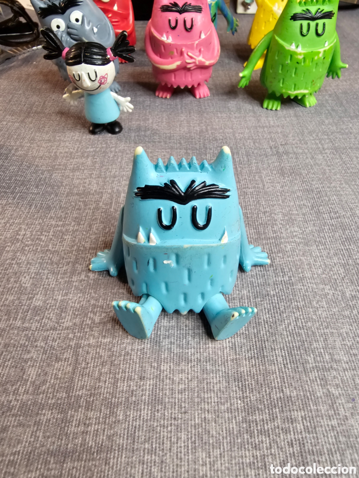 Figuras de goma y PVC: 8 Figuras Monstruos Colores Comansi - Foto 2