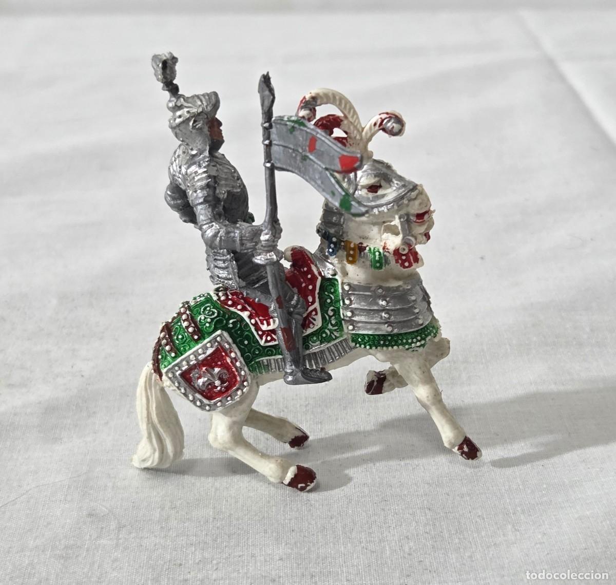 Figuras de goma y PVC: Guerrero medieval a caballo, lafredo - Foto 7