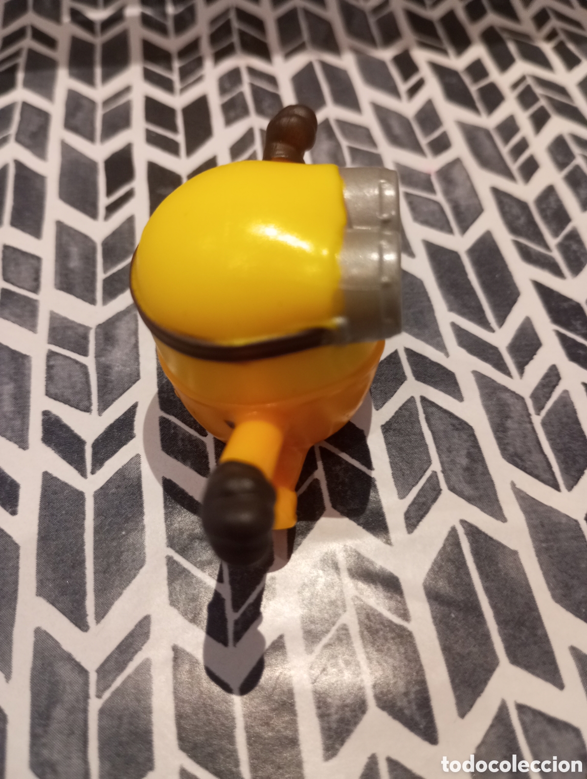 Figuras de goma y PVC: figura mu&ntilde;eco Minion Bob - Foto 2