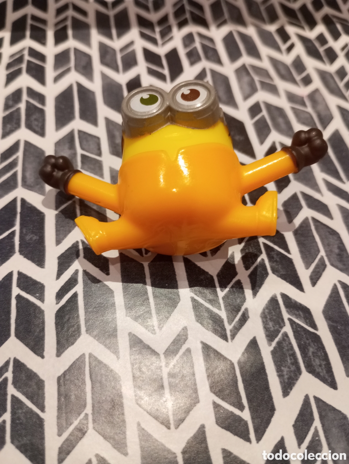 Figuras de goma y PVC: figura mu&ntilde;eco Minion Bob - Foto 5