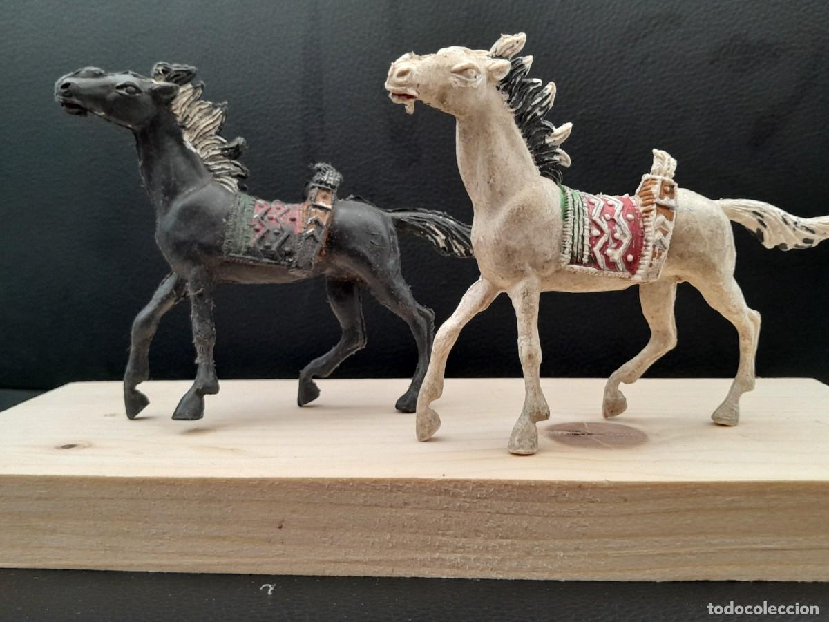 Figuras de goma y PVC: PAR DE CABALLOS INDIOS COMANSI A&Ntilde;OS 60-70. - Foto 1
