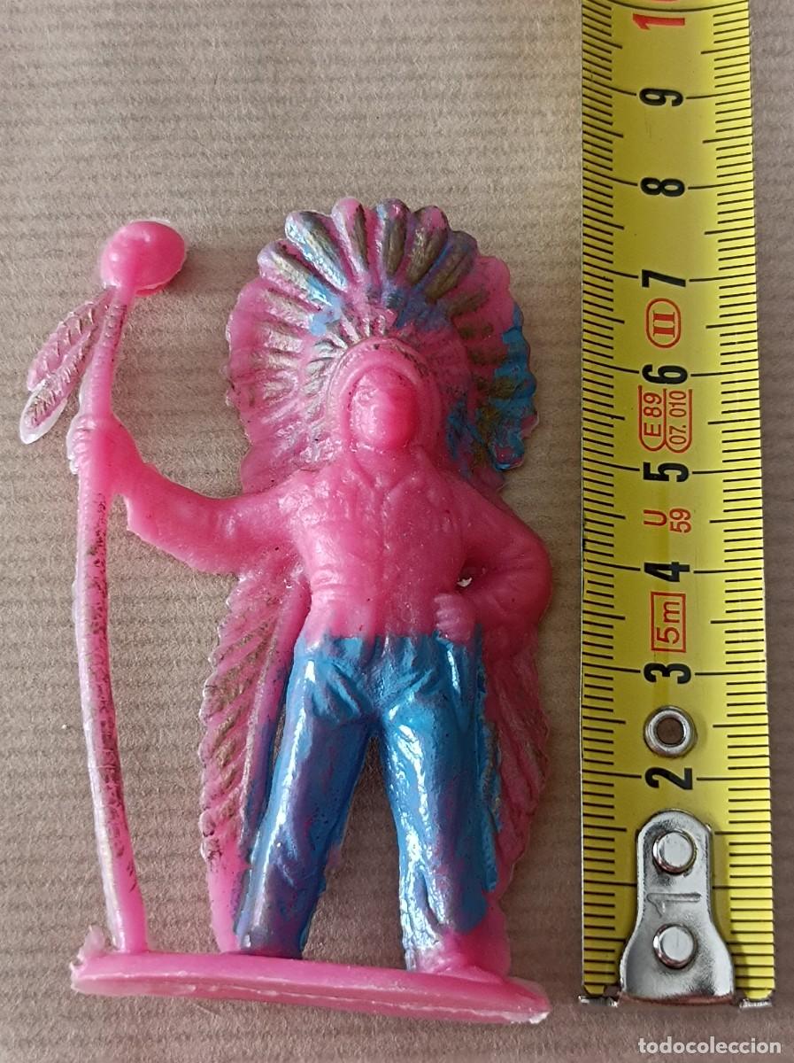 Figuras de goma y PVC: LOTE DE INDIOS DE PL&Aacute;STICO FABRICANTES OLIVER COMANSI - Foto 2