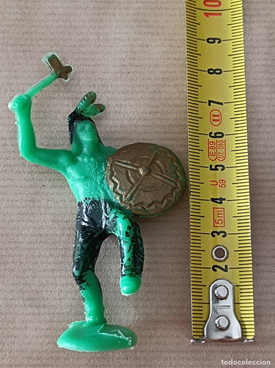 Figuras de goma y PVC: LOTE DE INDIOS DE PL&Aacute;STICO FABRICANTES OLIVER COMANSI - Foto 5