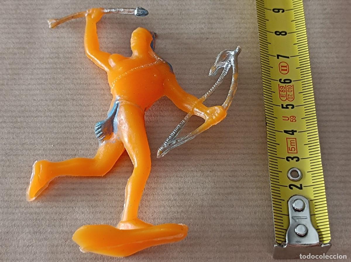 Figuras de goma y PVC: LOTE DE INDIOS DE PL&Aacute;STICO FABRICANTES OLIVER COMANSI - Foto 14