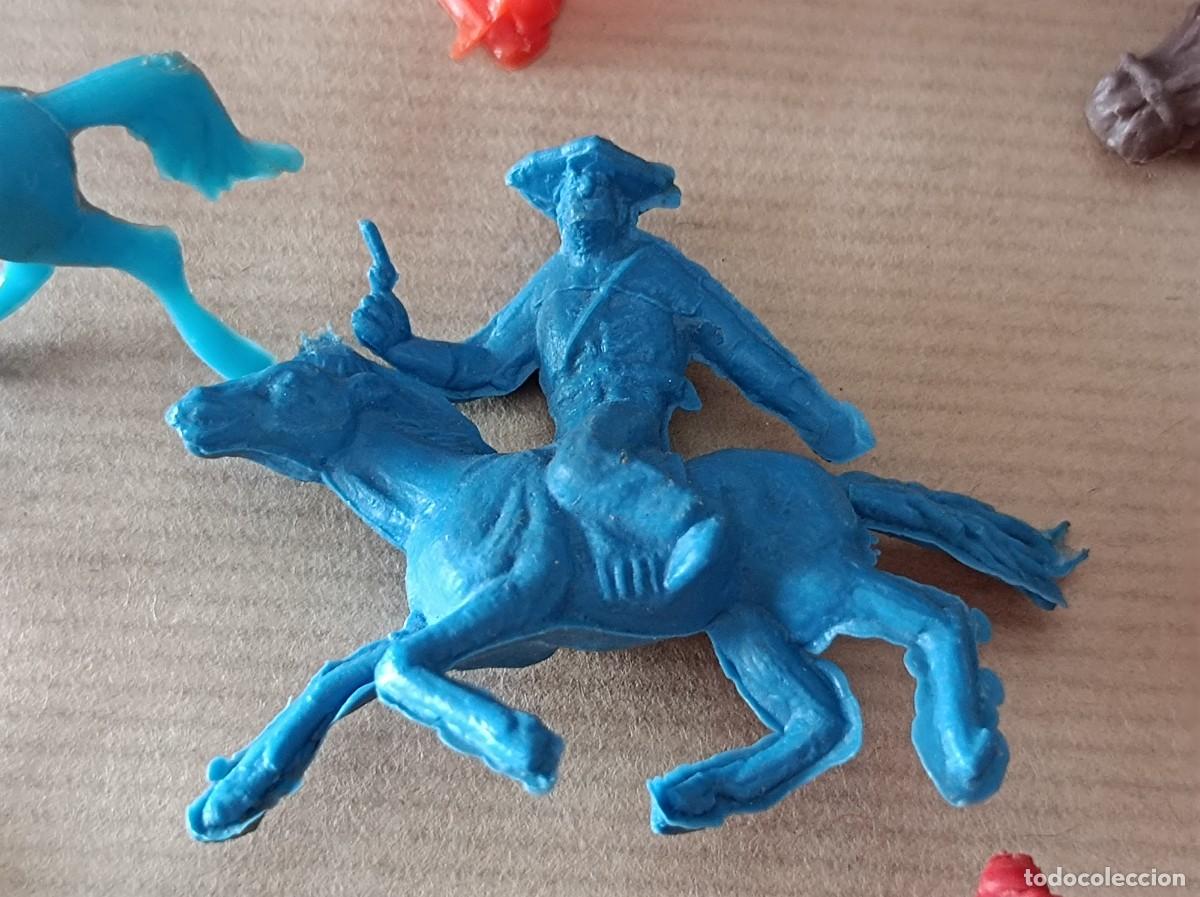 Figuras de goma y PVC: LOTE DE INDIOS Y VAQUEROS DE PEQUE&Ntilde;O TAMA&Ntilde;O - Foto 3
