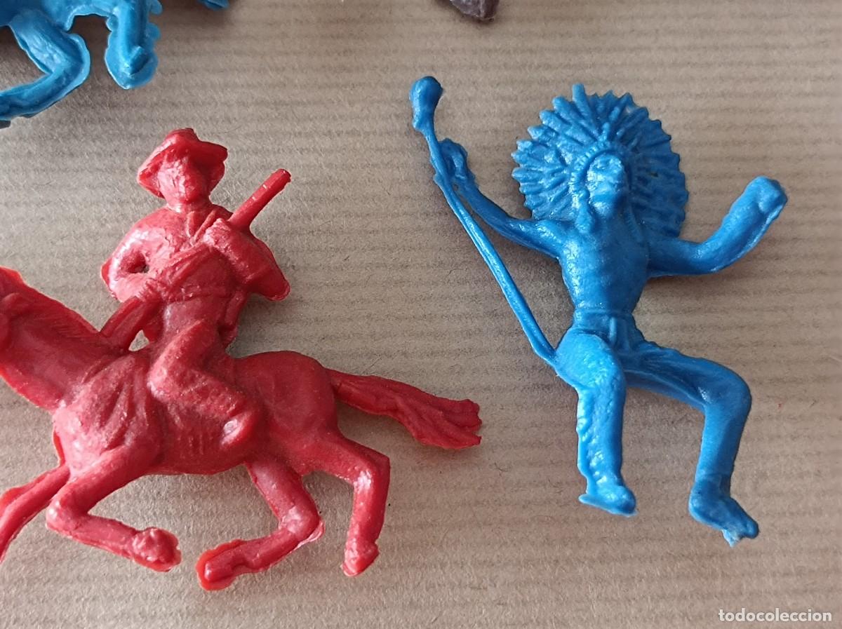 Figuras de goma y PVC: LOTE DE INDIOS Y VAQUEROS DE PEQUE&Ntilde;O TAMA&Ntilde;O - Foto 5