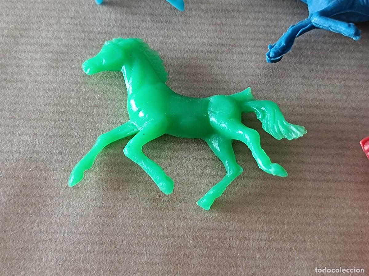 Figuras de goma y PVC: LOTE DE INDIOS Y VAQUEROS DE PEQUE&Ntilde;O TAMA&Ntilde;O - Foto 6