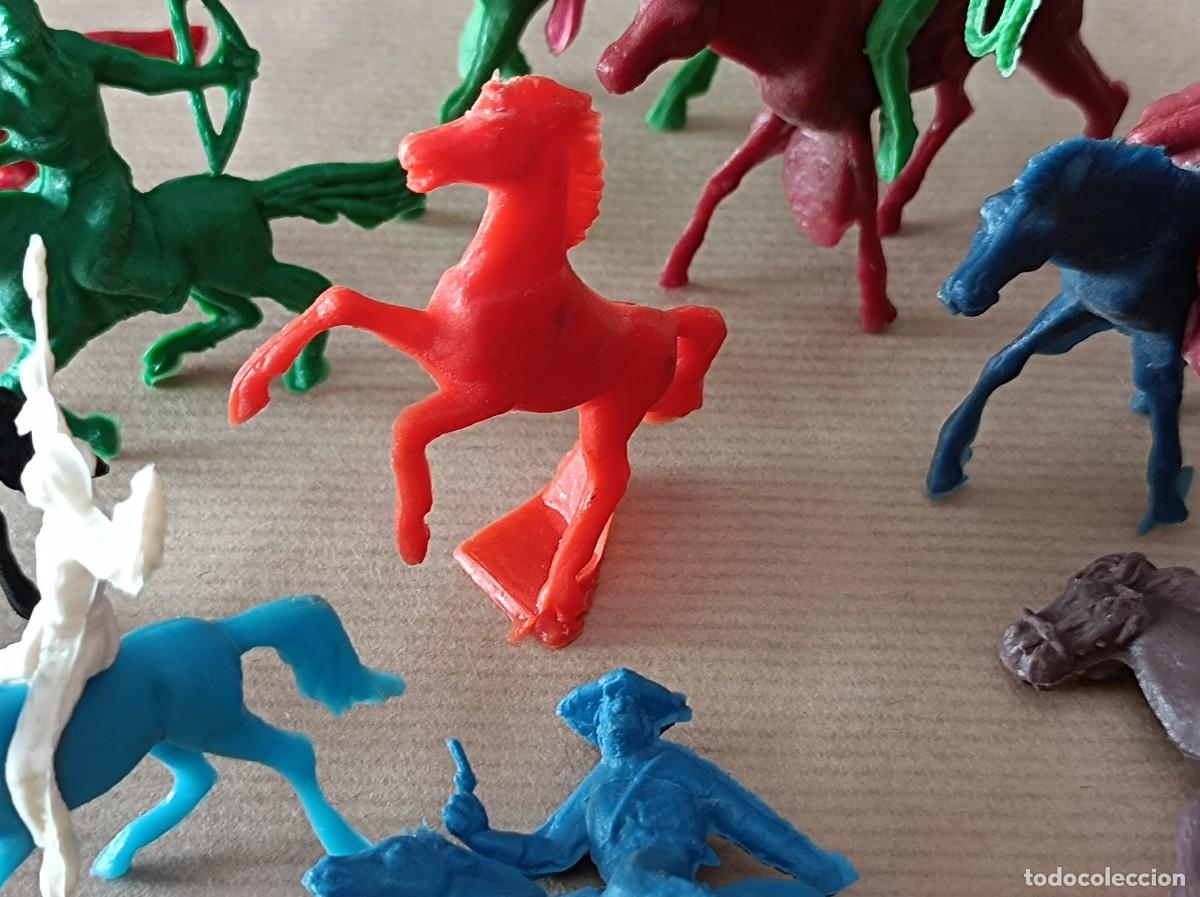 Figuras de goma y PVC: LOTE DE INDIOS Y VAQUEROS DE PEQUE&Ntilde;O TAMA&Ntilde;O - Foto 7