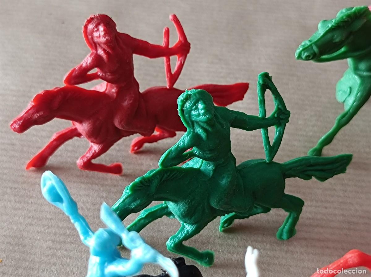 Figuras de goma y PVC: LOTE DE INDIOS Y VAQUEROS DE PEQUE&Ntilde;O TAMA&Ntilde;O - Foto 9