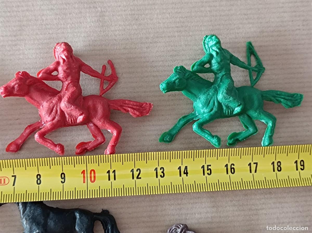 Figuras de goma y PVC: LOTE DE INDIOS Y VAQUEROS DE PEQUE&Ntilde;O TAMA&Ntilde;O - Foto 10