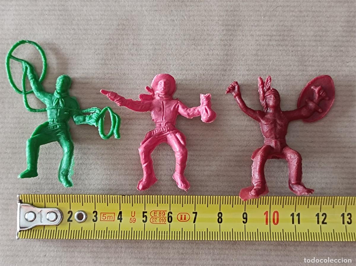 Figuras de goma y PVC: LOTE DE INDIOS Y VAQUEROS DE PEQUE&Ntilde;O TAMA&Ntilde;O - Foto 13