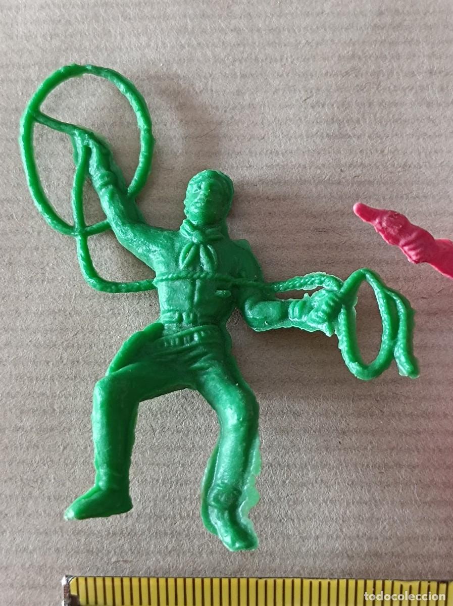Figuras de goma y PVC: LOTE DE INDIOS Y VAQUEROS DE PEQUE&Ntilde;O TAMA&Ntilde;O - Foto 14
