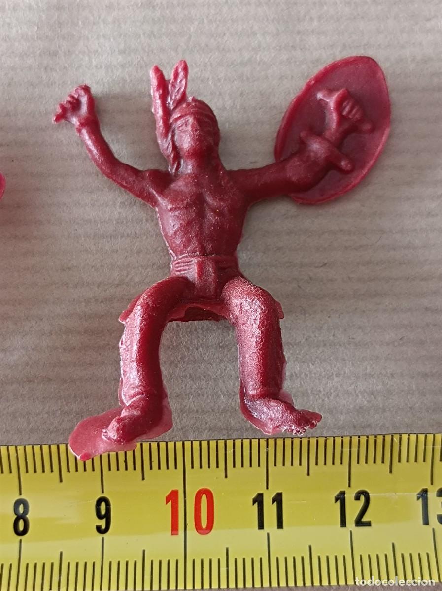 Figuras de goma y PVC: LOTE DE INDIOS Y VAQUEROS DE PEQUE&Ntilde;O TAMA&Ntilde;O - Foto 16