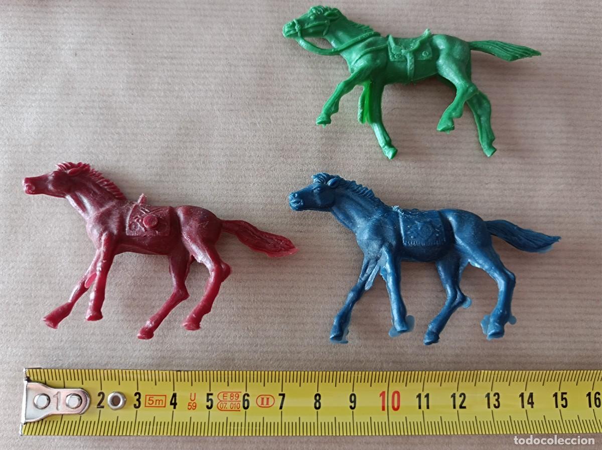 Figuras de goma y PVC: LOTE DE INDIOS Y VAQUEROS DE PEQUE&Ntilde;O TAMA&Ntilde;O - Foto 17