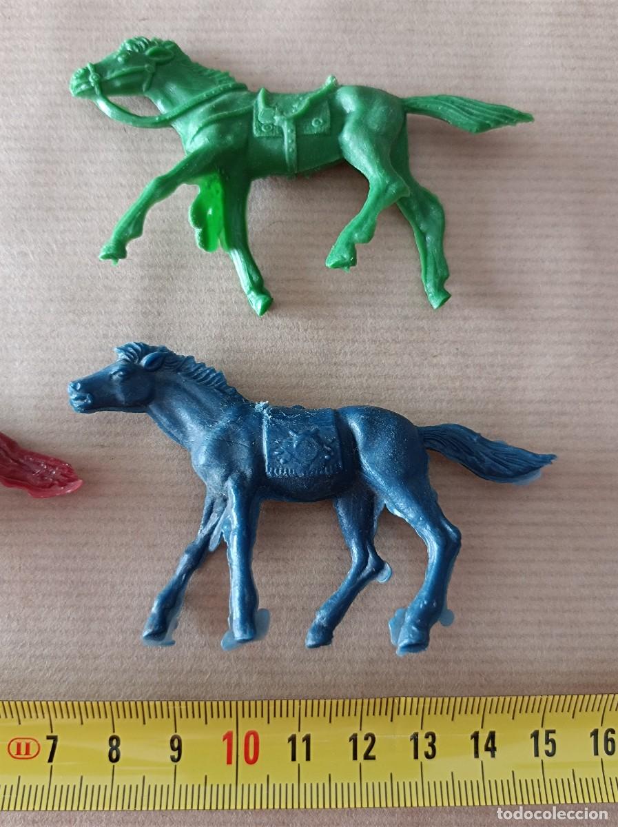 Figuras de goma y PVC: LOTE DE INDIOS Y VAQUEROS DE PEQUE&Ntilde;O TAMA&Ntilde;O - Foto 18