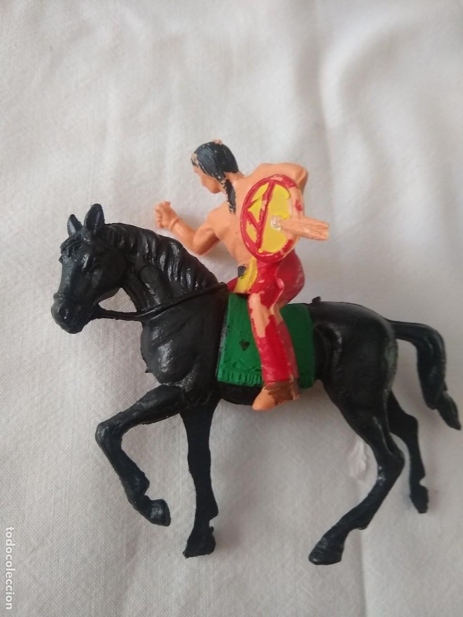 Figuras de goma y PVC: Vaquero, dos indios y caballo - Foto 4