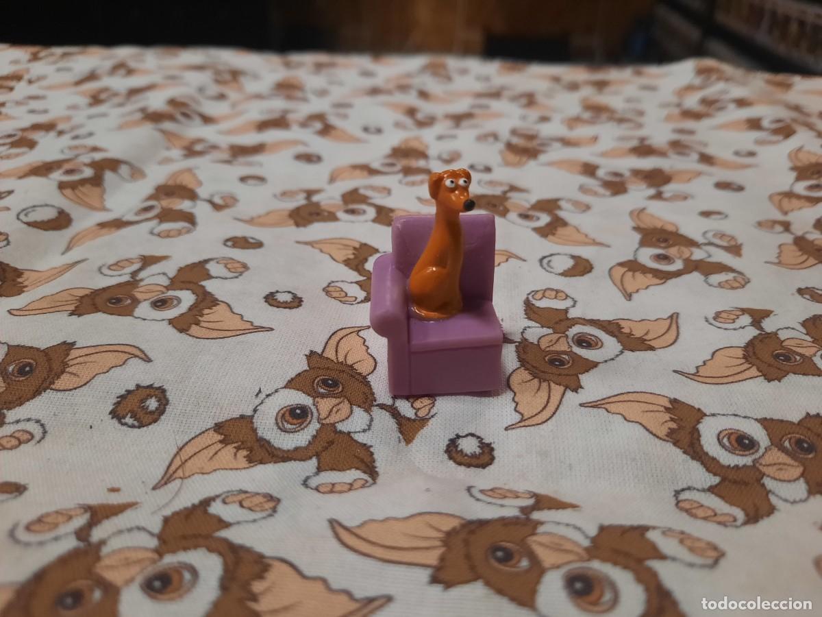Figuras de goma y PVC: FIGURA PERRO SIMPSON SOFA - Foto 1