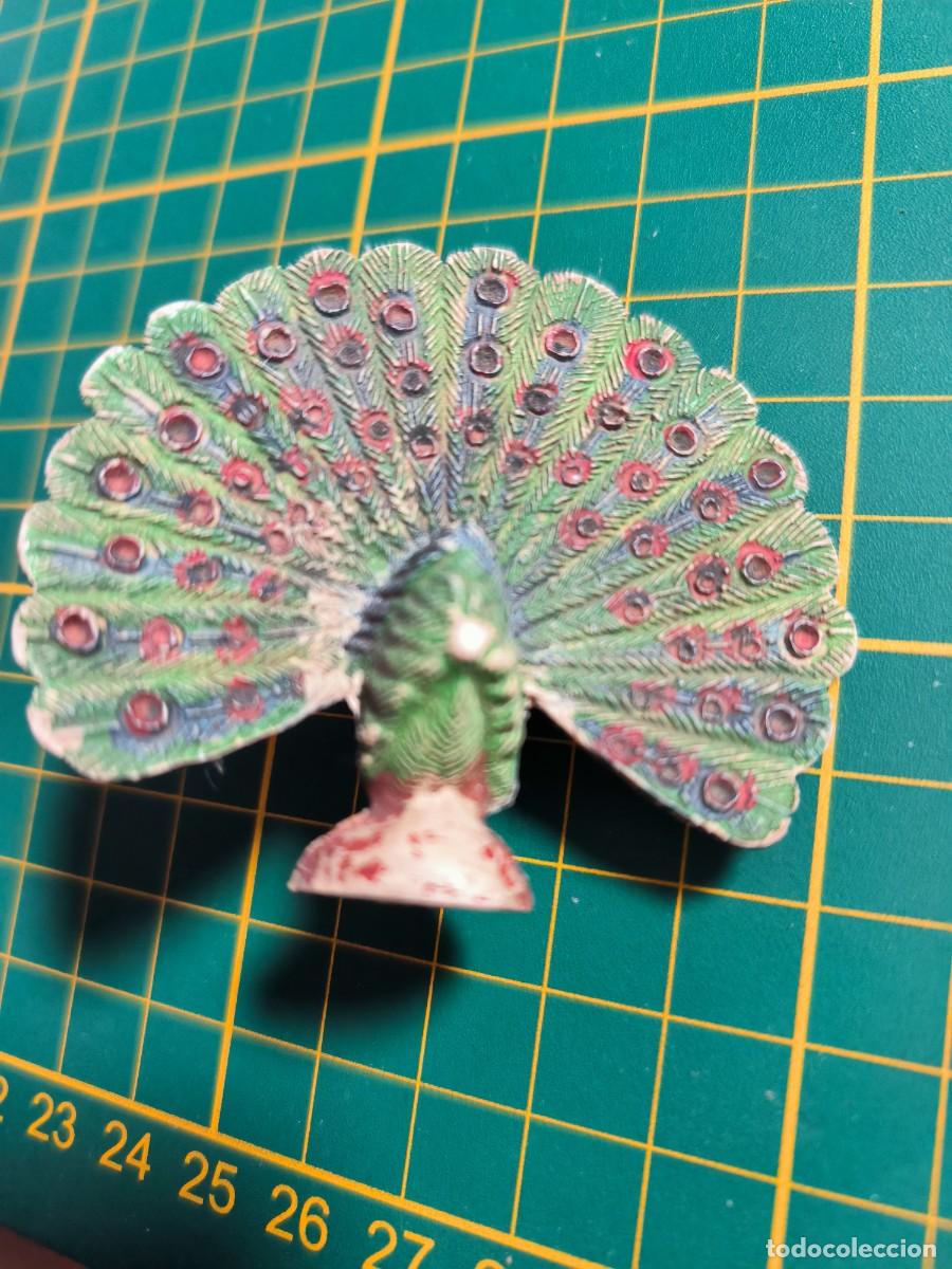 Figuras de goma y PVC: PAVO REAL PECH A&Ntilde;O 60 - Foto 3