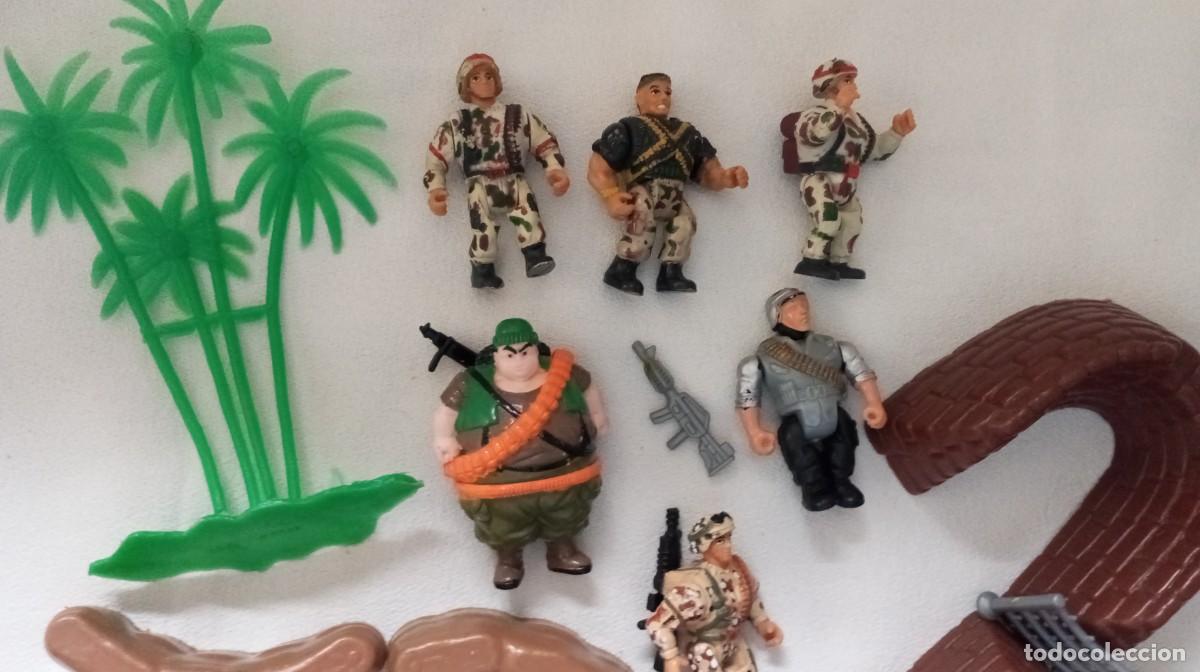Figuras de goma y PVC: Lote de 5 soldados y algunos complementos. - Foto 16