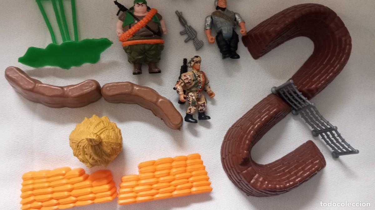 Figuras de goma y PVC: Lote de 5 soldados y algunos complementos. - Foto 17