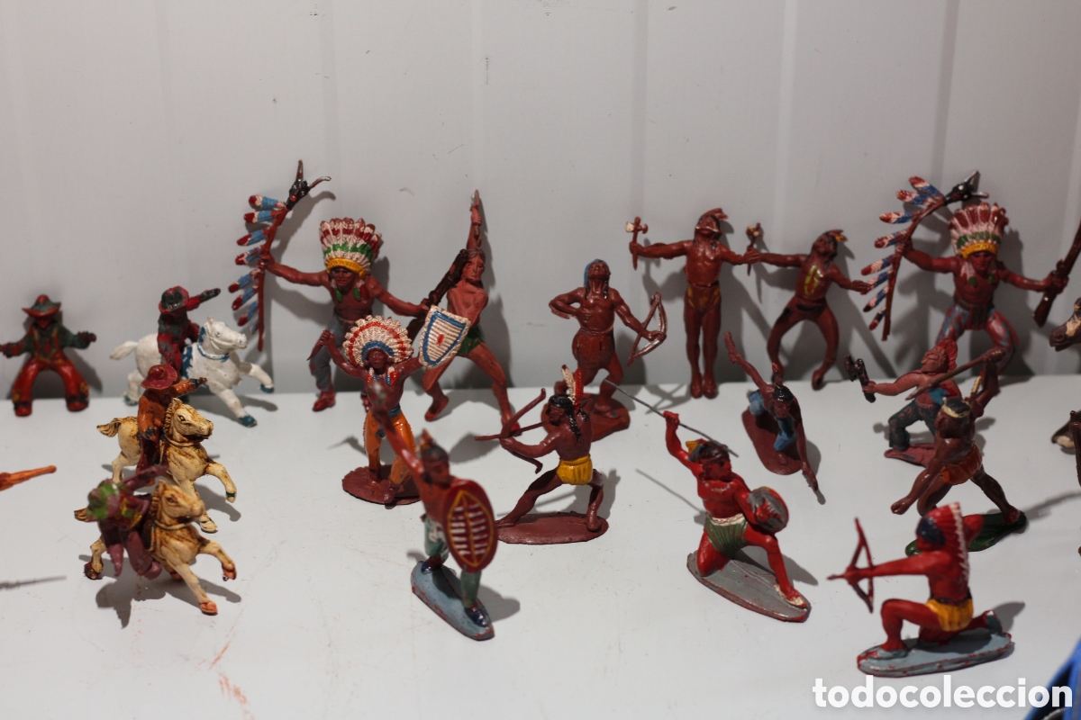 Figuras de goma y PVC: Lote figuras goma arcla de indios y vaqueros - Foto 3