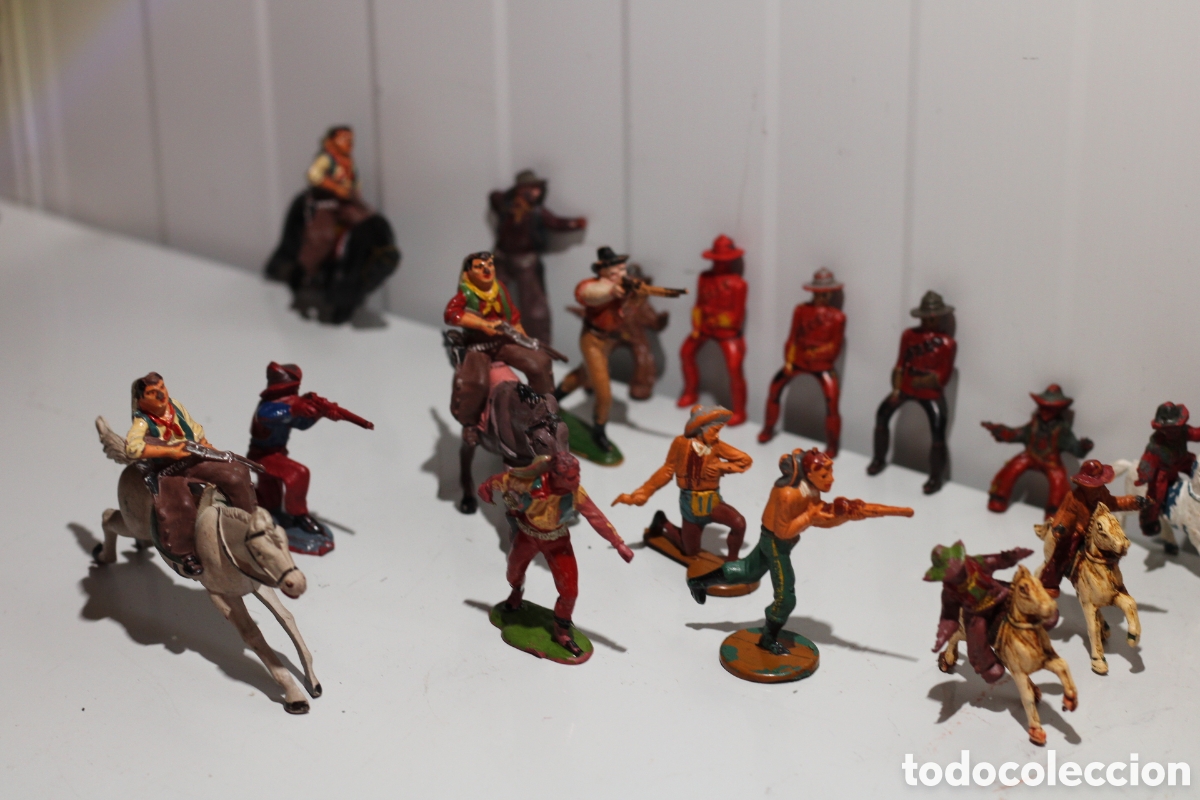 Figuras de goma y PVC: Lote figuras goma arcla de indios y vaqueros - Foto 4