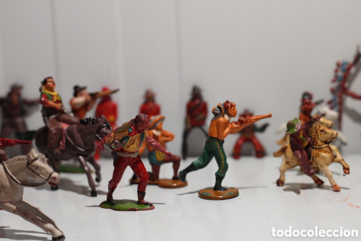 Figuras de goma y PVC: Lote figuras goma arcla de indios y vaqueros - Foto 7