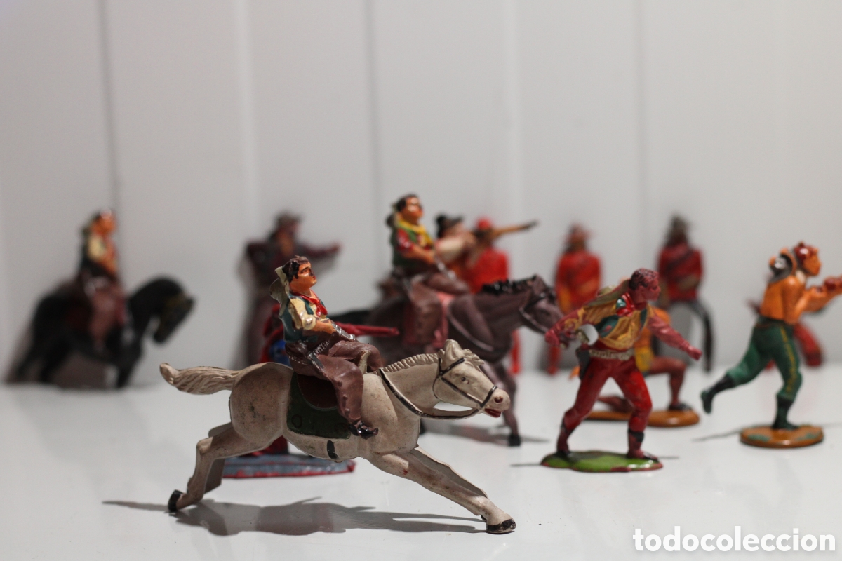 Figuras de goma y PVC: Lote figuras goma arcla de indios y vaqueros - Foto 9