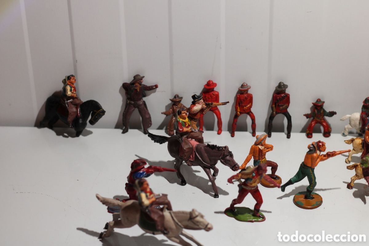 Figuras de goma y PVC: Lote figuras goma arcla de indios y vaqueros - Foto 11