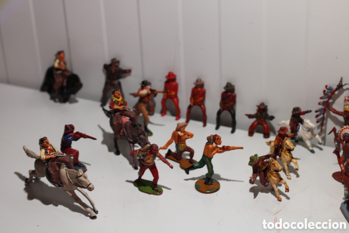 Figuras de goma y PVC: Lote figuras goma arcla de indios y vaqueros - Foto 12