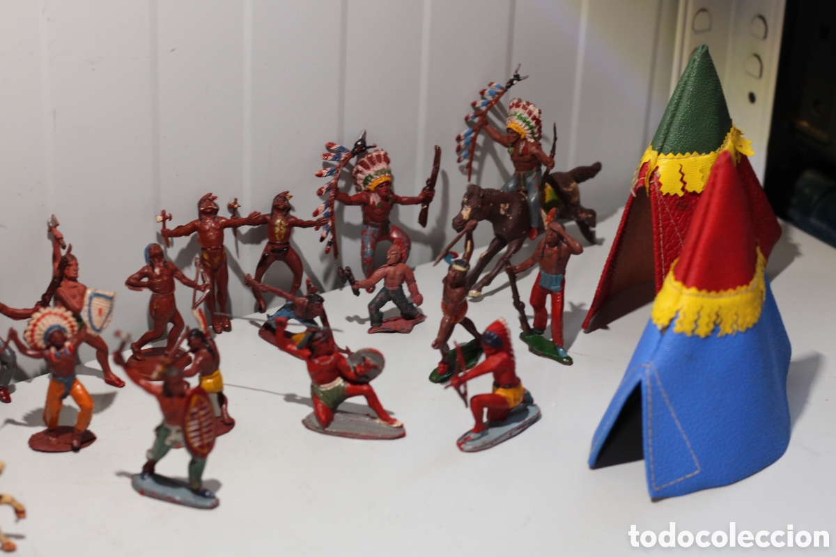 Figuras de goma y PVC: Lote figuras goma arcla de indios y vaqueros - Foto 1