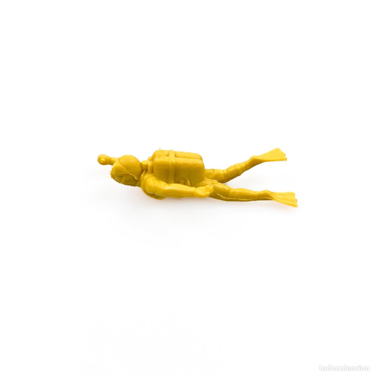 Figuras de goma y PVC: Submarinista pl&aacute;stico Pech - Foto 3