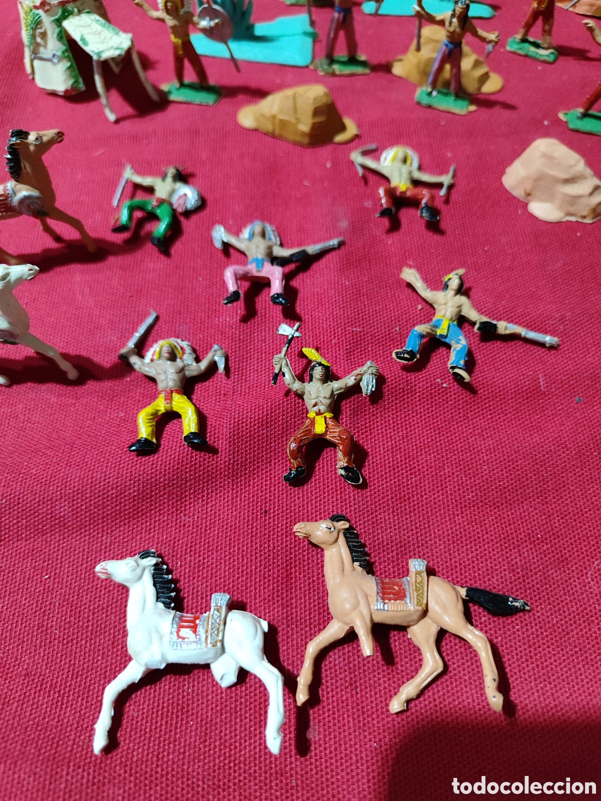 Figuras de goma y PVC: Lote indios comansi mini - Foto 2