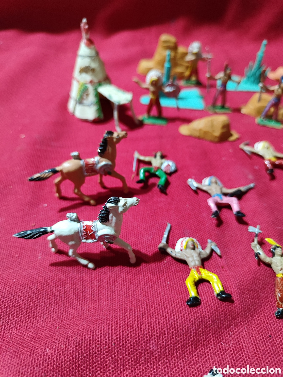 Figuras de goma y PVC: Lote indios comansi mini - Foto 4