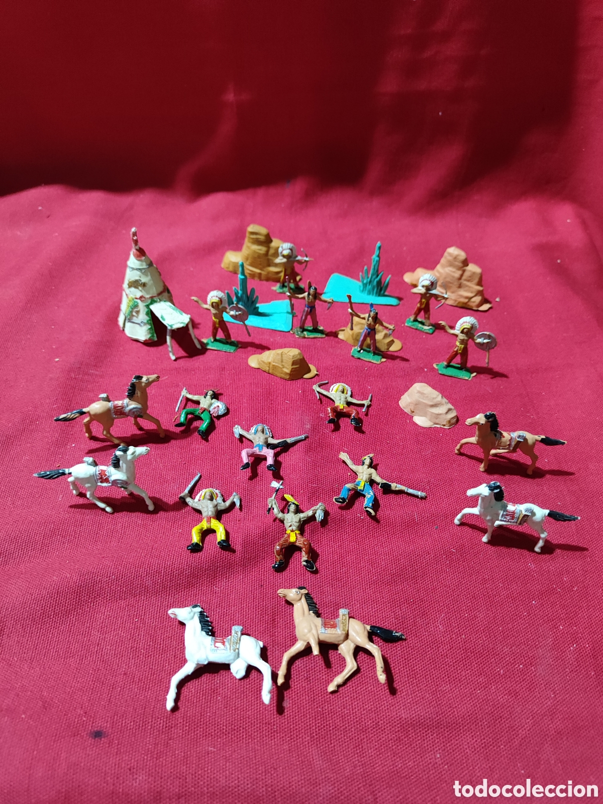 Figuras de goma y PVC: Lote indios comansi mini - Foto 1