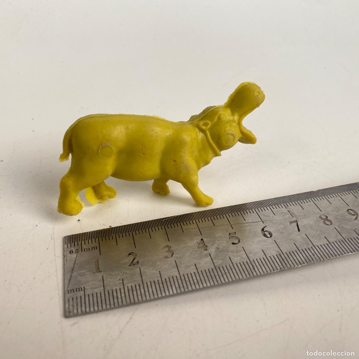 Figuras de Goma y PVC: Figura mu&ntilde;eco promocional tipo Detergente Persan Hipopotamo amarillo