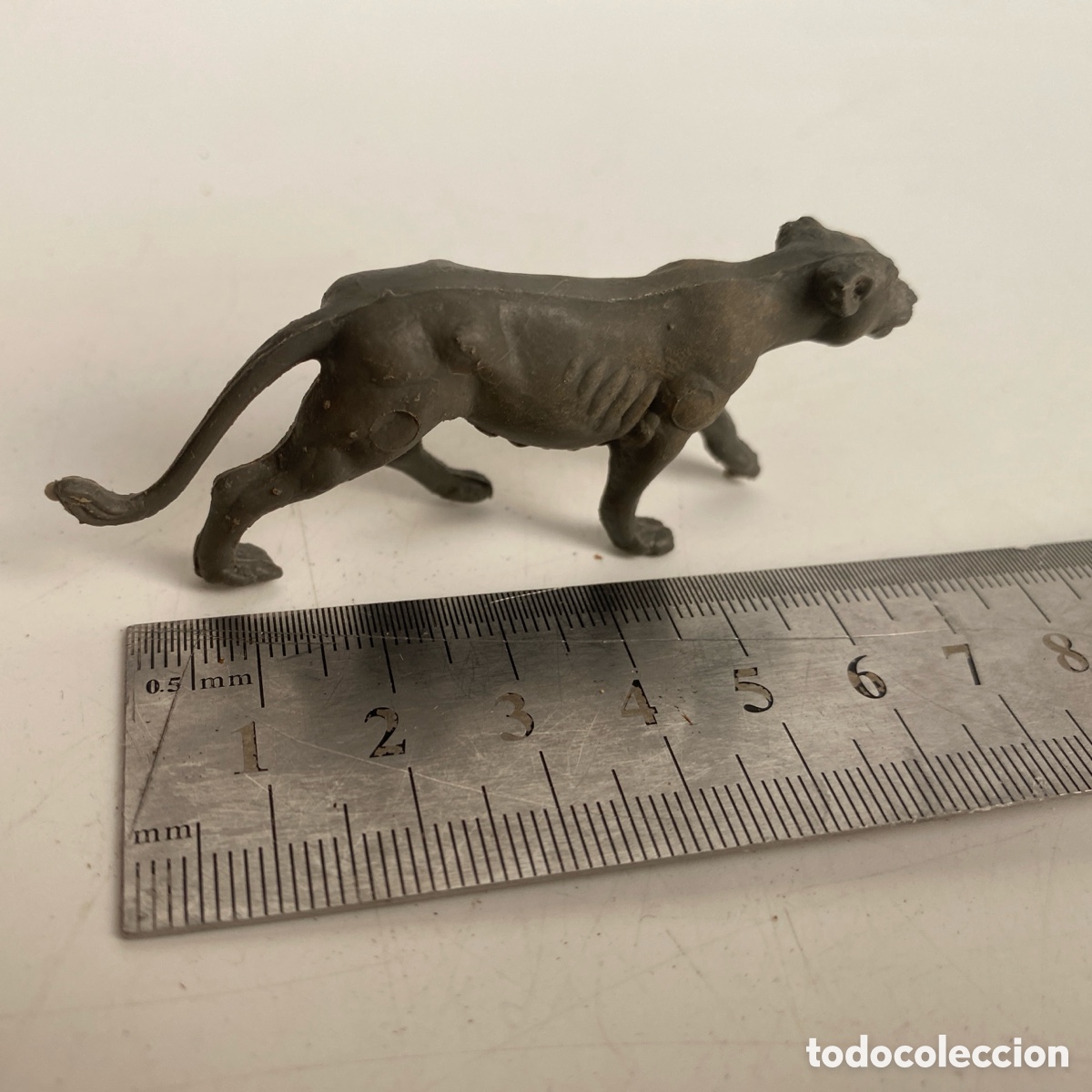 Figuras de goma y PVC: Figura mu&ntilde;eco promocional tipo Detergente Persan leona gris